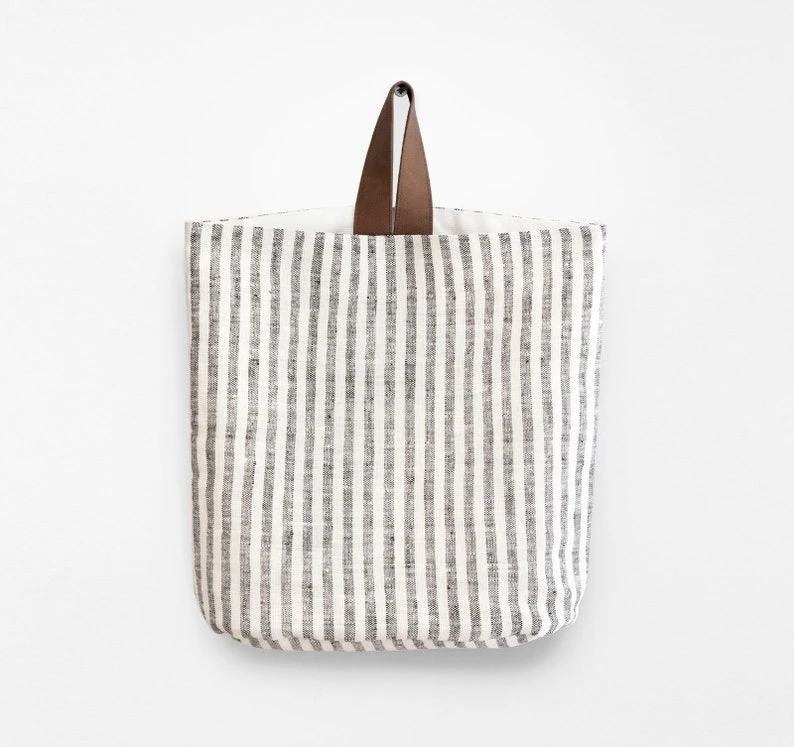 Panier de rangement mural en chanvre crème avec crochets, paniers muraux modernes pour organisateur mural suspendu, rangement de sac suspendu en lin