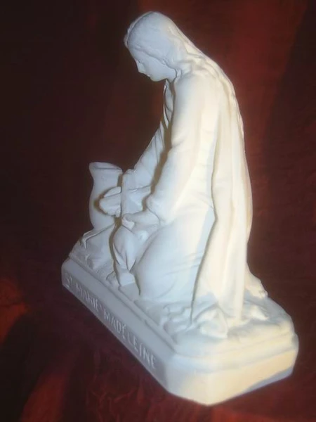 Boutique Rennes-Le-Château - Statue Sainte Marie Madeleine Rennes Le Château (Teinte Albâtre) sur la boutique de