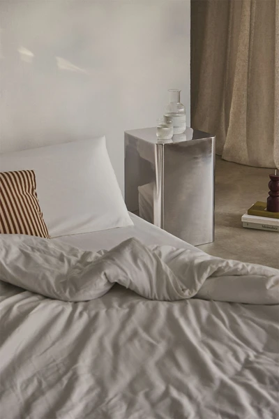 Pack de 2 tables de chevet carrées en acier Loraq