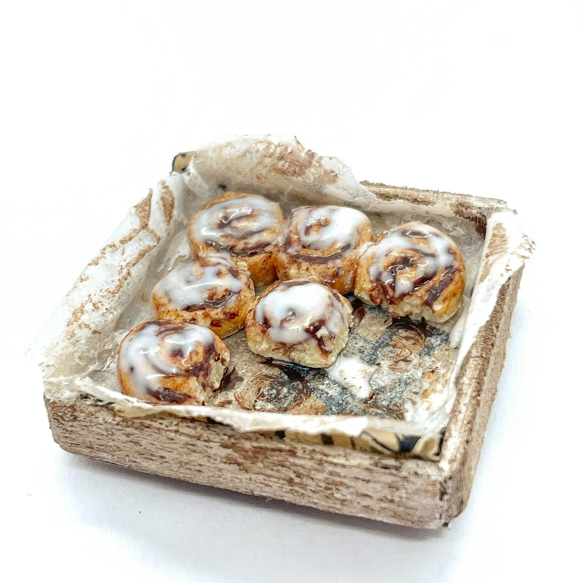 Magnet - Miniature tray with cinnamon roll in polymer clay/handmade for refrigerator OR dollhouse