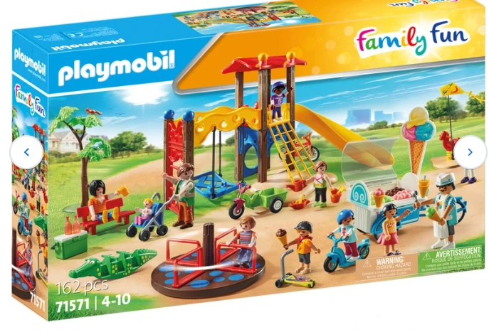 Aire de jeu avec marchand de glace