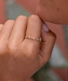 Bague fine losanges ajourés et zircons Plaqué or