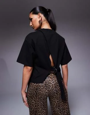 ASOS DESIGN - T-shirt cintré au dos avec dos ouvert et anneau en D - Noir