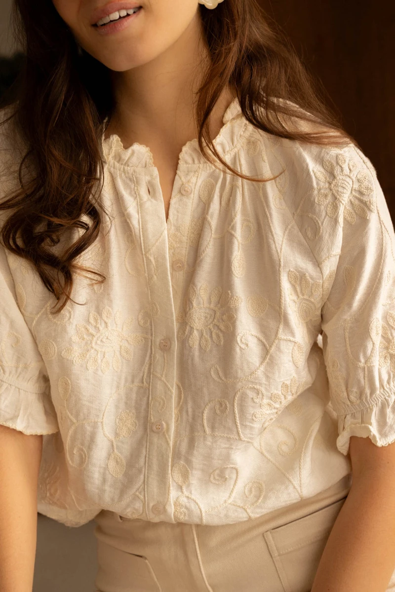 Blouse Manches Courtes Aux Broderies Florales - Beige - Boutique Libertie