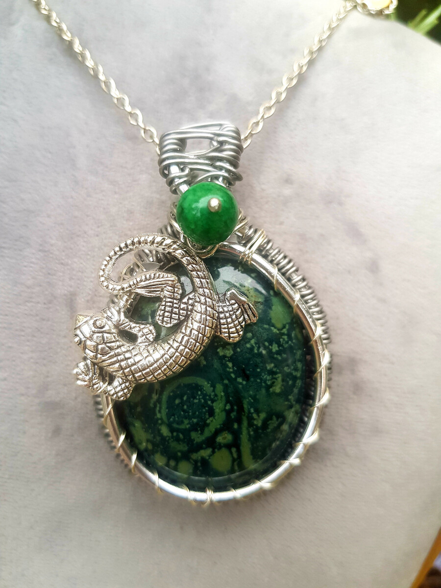 Talisman de la salamandre, salamandre, jaspe vert, jaspe kambaba, bijou jaspe, lithothérapie, bijou unique, bijou salamandre, talisman