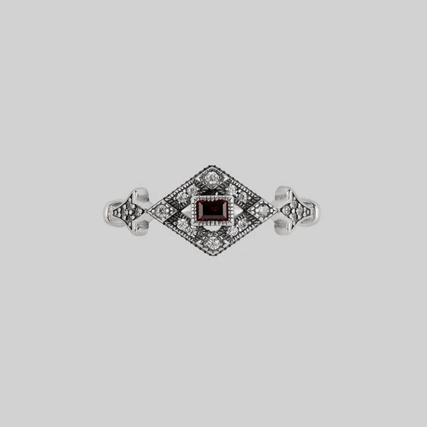 FLAPPER. Gatsby Garnet Ring - Silver