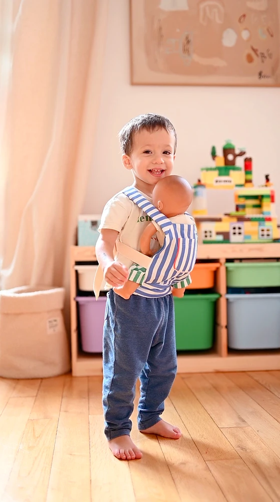 PATRON GRATUIT – Coudre un porte-bébé pour poupon pour les minis qui adorent jouer aux grands !