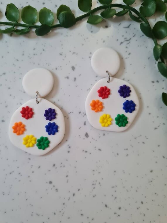 Boucles d’oreilles arc-en-ciel, Boucles d’oreilles LGBT Pride, Boucles d’oreilles florales, Cadeau unique, Cadeau mignon pour anniversaire, Boucles d’oreilles pendantes, Bijoux Boho, Boucle d’oreille Daisy