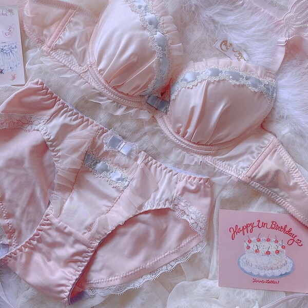 Angel like ribbon bra set