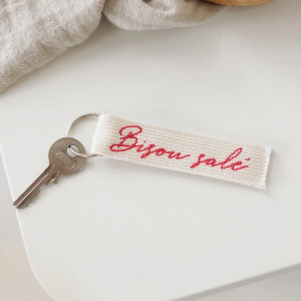 Porte-clés à message brodé Bisou salé