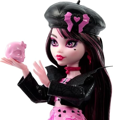 Monster High Draculaura Journal Secret des Horreurs Poupée et Accessoires sur Le thème du Club de cinéma avec Blouson Universitaire, Album de, Script et Accessoires de cinéma, HXW30