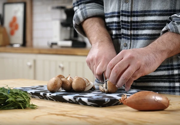 Whoogy's x PÀD Black 🔪 – Planche à découper en plastique 100% recyclé – Plastic & fils