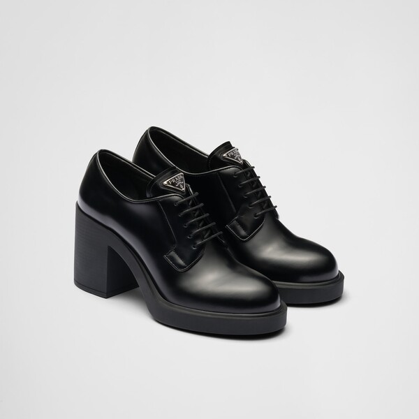 Chaussures à lacets et talon en cuir brossé