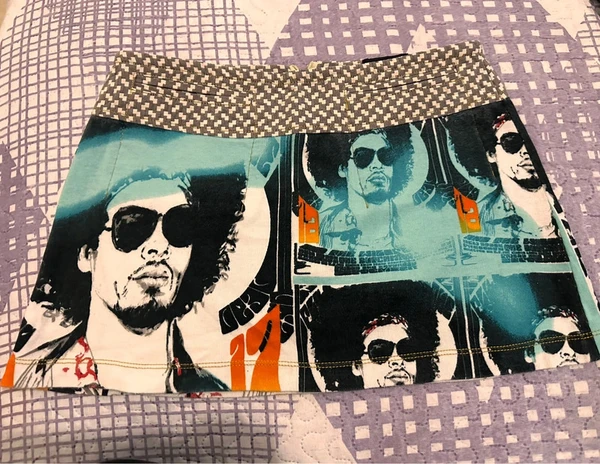 Isane Custo Barcelona Vintage Y2K impresión gráfica “Lenny Kravitz”