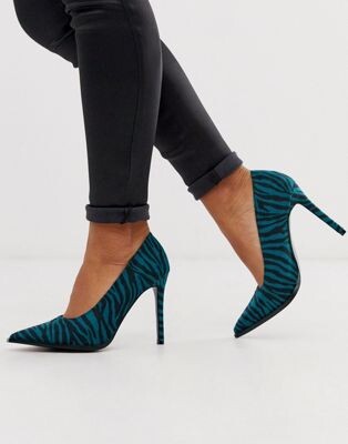 Powerful high heeled court shoes in blue zebra