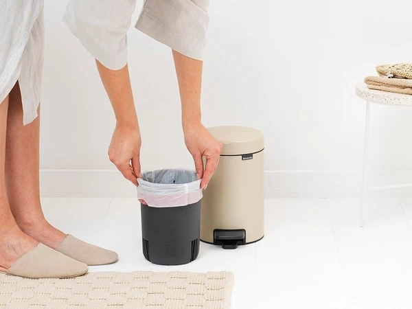 Poubelle à Pédale Newicon avec Seau Intérieur en Plastique 3L - Soft Beige