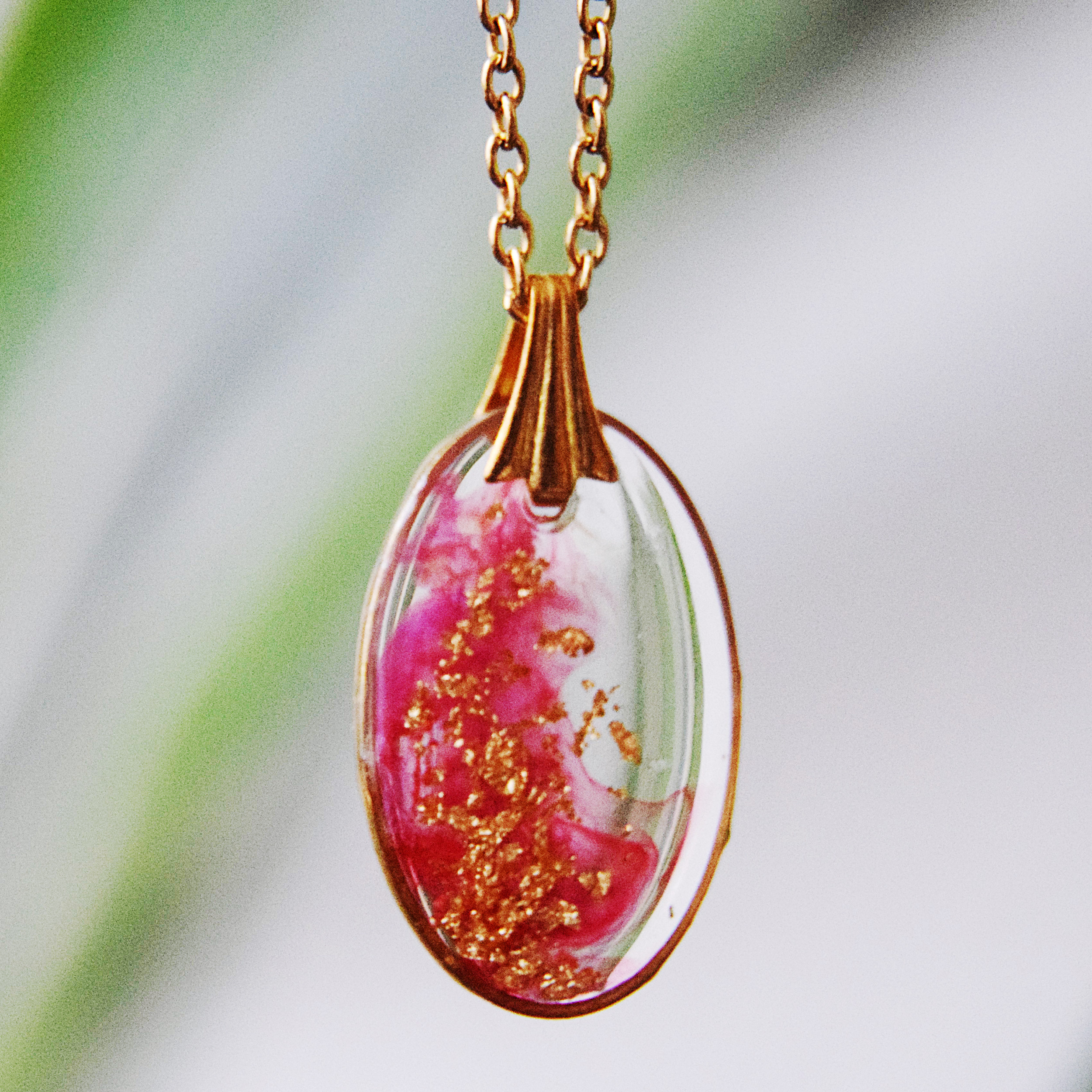Collier aux Aquarelles roses – Arktos Atelier | Votre wishlist sur Listy