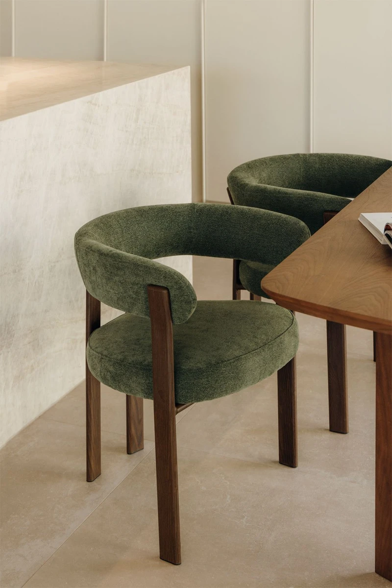 Chaise de salle à manger avec accoudoirs, rembourrée et en fer Jolie