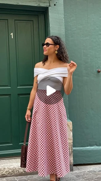 Mélanie - mon quotidien en couture🧵🌞 on Instagram: "LA Jupe cousue main parfaite pour cet été 🌞Tissu : @mondialtissus le lien est en story à la une “Tissus” (offert)Patron : La jupe @ledressingdecindyJe l’ai coupée dans le biais pour avoir un joli tombé et un effet plus fluide, mais ce n’est pas du tout obligatoireDis moi si tu as des questions, et bon dimanche les filles 🌞#couturedebutant #patrongratuit #mondialtissus"