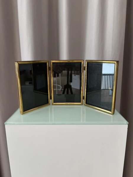 Vintage folding triple photo frame – gold-tone metal – freestanding or wall-mounted