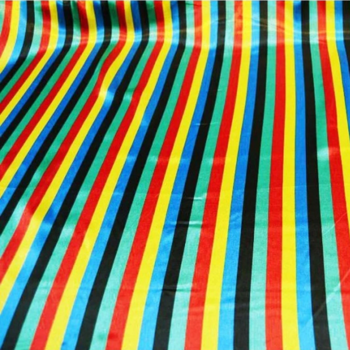 Tissu Satin Carnaval Rayures Multicolores au Mètre pour la confection de Déguisements