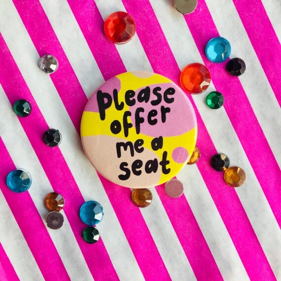 Handicap caché,Tous les handicaps ne sont pas visibles,Épinglette Spoonie,Badge maladie chronique,Badge maladie invisible,S’il vous plaît offrez-moi un siège,épinglette mignonne