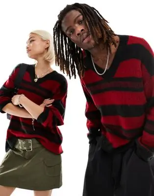 COLLUSION Unisex - Pull oversize à encolure en V avec rayures - Rouge et noir