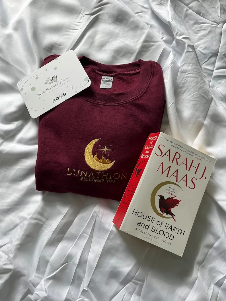 Sweat-shirt brodé Lunathion// Sarah J Maas, Sweat-shirt brodé, Cadeaux littéraires, Crescent City, Bookish Merch, Sarah J Maas Merch