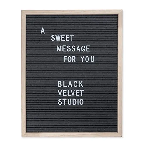 black velvet studio Tableau à Lettres Word, Bois et Feutre, Couleur Naturel et Gris. rectangulaire, 149 Lettres, 50x40x3 cm.