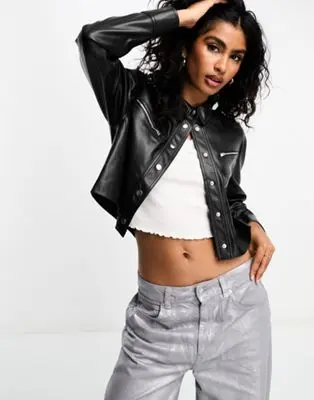 Bershka - Surchemise courte en similicuir - Noir | ASOS
