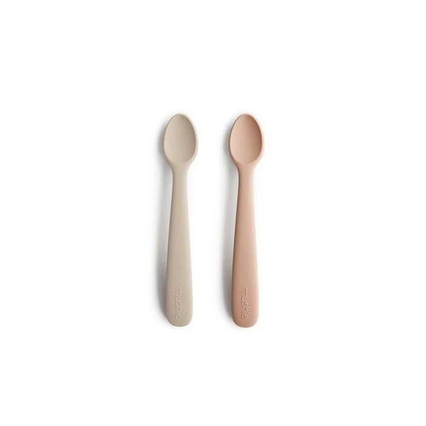Lot de 2 cuillères bébé silicone Rose / Sable - Apprentissage repas - Mushie rose -