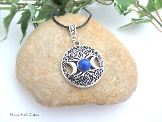 Collier lapis lazuli, médaillon rond, lune et arbre