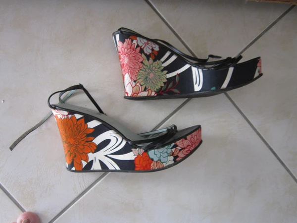 Très belles sandales Karen Millen