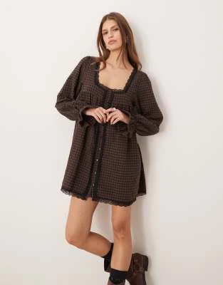 ASOS DESIGN - Robe babydoll courte à carreaux avec bords en dentelle effet brossé