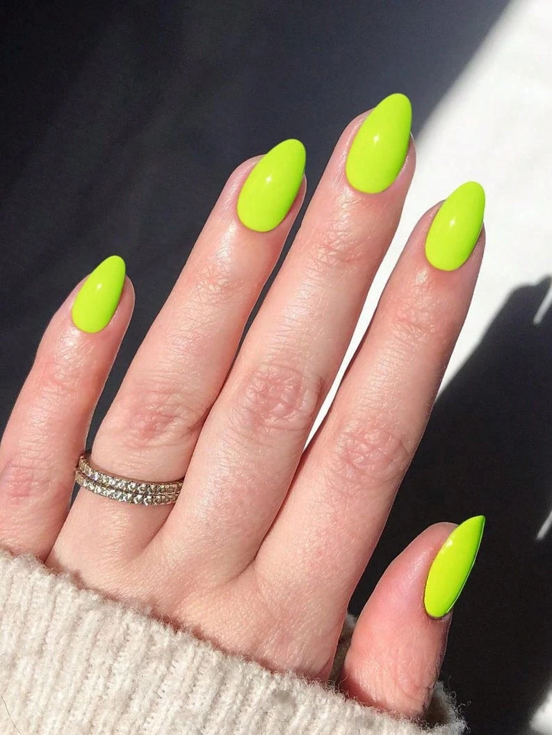 DIY 24 pièces Presse jaune néon vert sur les ongles Faux faux ongles Amande ovale court 228833