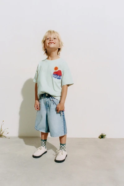 T-SHIRT TEINT EN PIÈCE À IMPRIMÉ