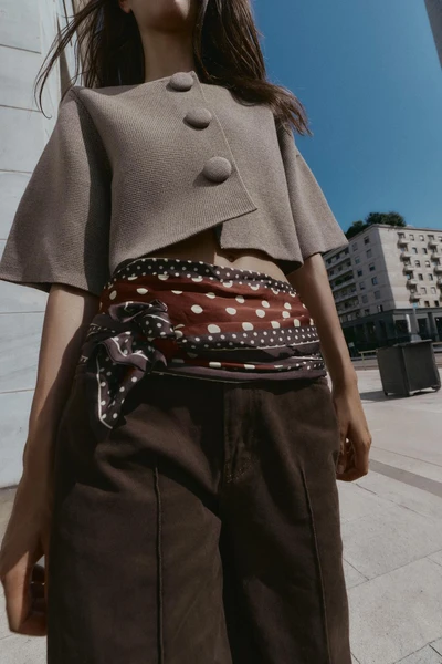 GILET EN MAILLE BOUTONS REVÊTUS