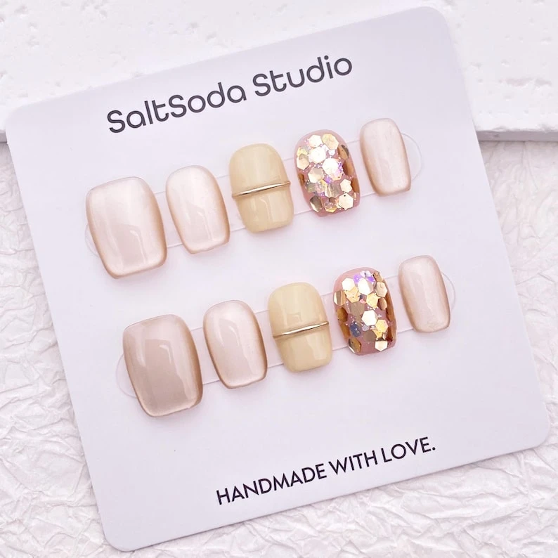 Ongles à presser oeil de chat champagne : paillettes scintillantes, carré court, fait main