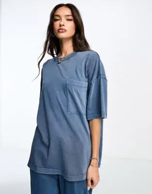 ASOS DESIGN - T-shirt d'ensemble coupe boyfriend avec poche - Bleu jean délavé