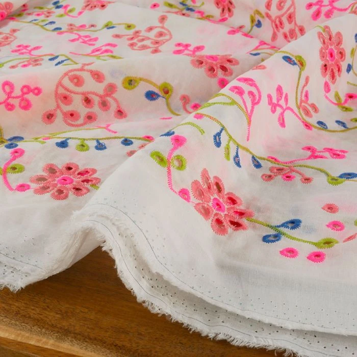 Tissu Broderie Anglaise à Fleurs Fluo - Blanc | Léger & Coloré
