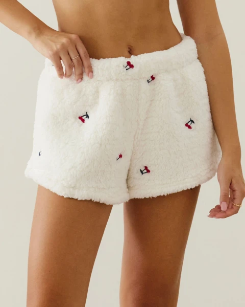 Short en sherpa broderies cerises