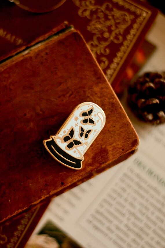 Pin&#39;s Papillons sous cloche - Cabinet de Curiosités