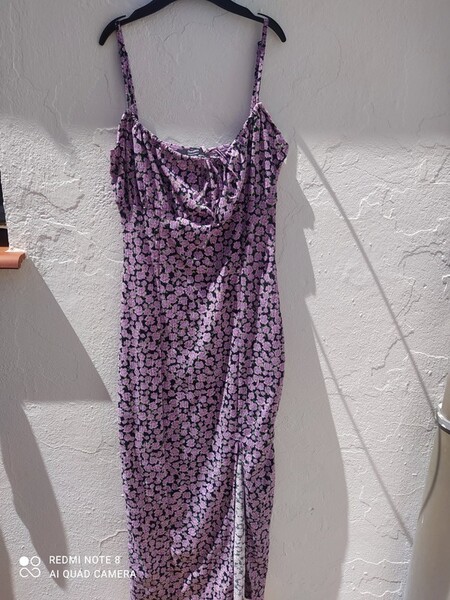Vestido largo con abertura en la pierna