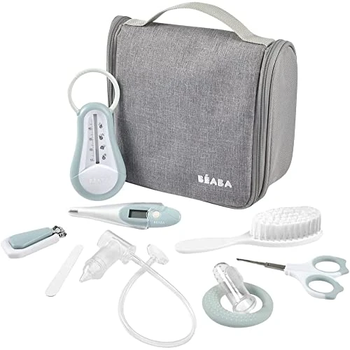 Béaba, Trousse de Toilette Bébé Nomade - 9 Accessoires dont Thermomètre de Bain, Thermomètre Digital, Anneau de Dentition, Masseur de Gencives, Mouche Bébé Manuel, Green Blue