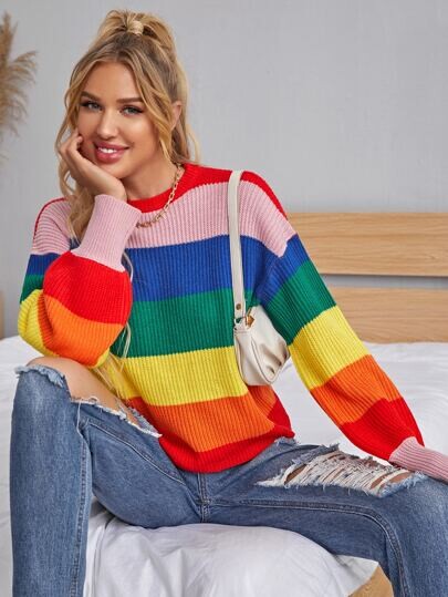 Pull avec rayure arc-en-ciel
