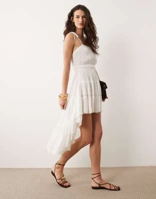 Miss Selfridge - Robe longue à ourlet asymétrique et bordure en dentelle